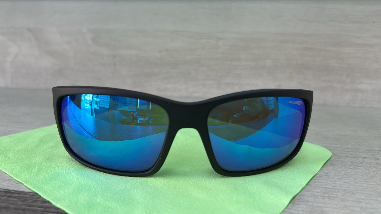 Lentes de sol Arnette 4242-2511
